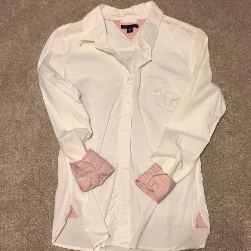 🌷 HP NWOT Tommy Hilfiger White Blouse w/Pink/green